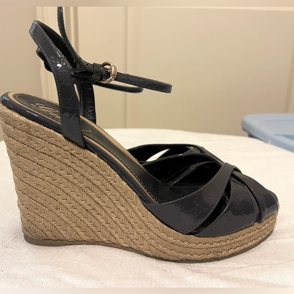 GUCCI Patent Microguccissima Penelope Espadrille Wedge Sandals - Purplish Gray